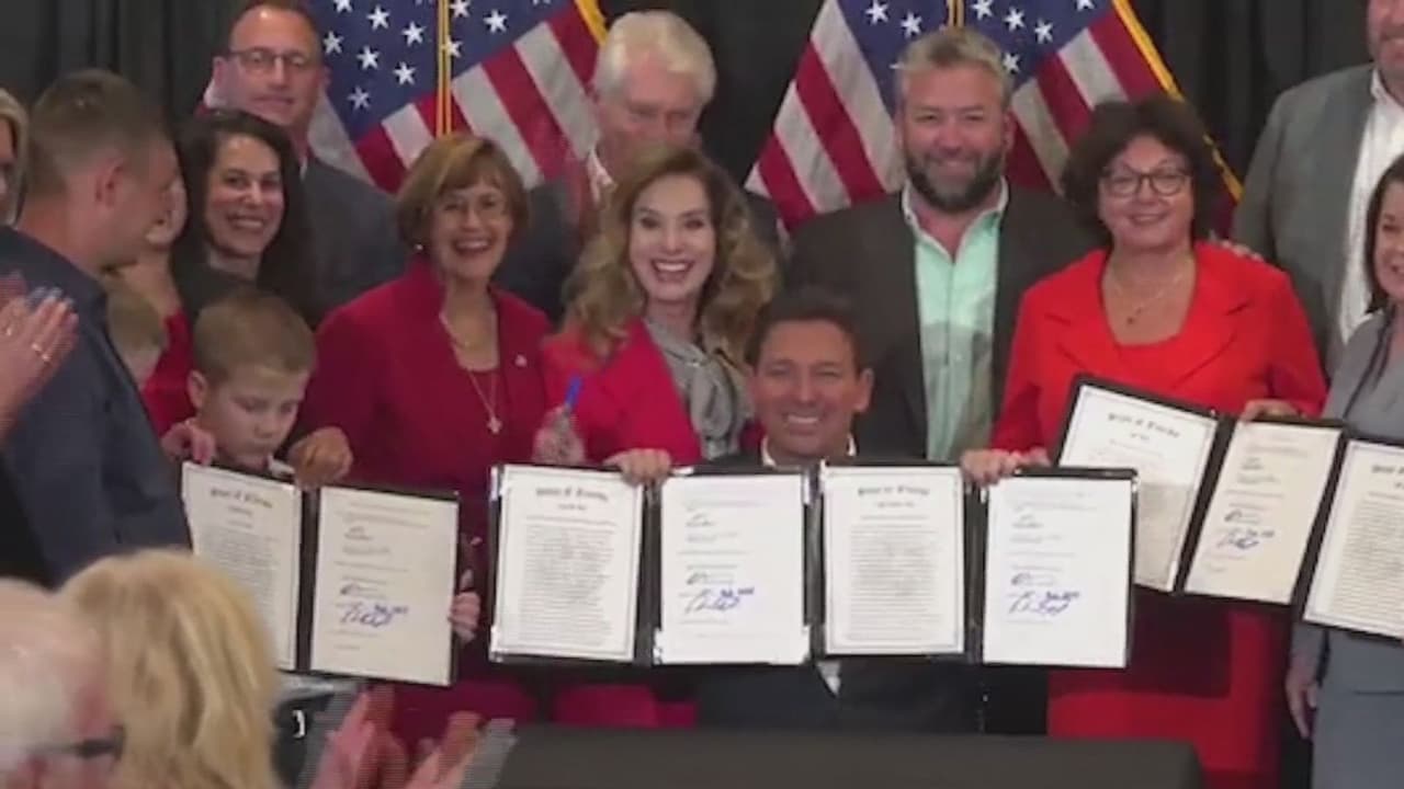 <h3 class="cms-H3-H3">Varias leyes para aumentar el acceso a servicios de salud </h3>
<br>
<br>El gobernador firmó además un paquete de leyes que busca mejorar el acceso a servicios de salud, aumentar la cantidad de médicos en Florida y abordar problemas en los tratamientos de salud mental. 
<br>
<br>Una de estas es la 
<b>SB-7016</b> que facilita el camino para médicos extranjeros puedan ejercer en el estado.