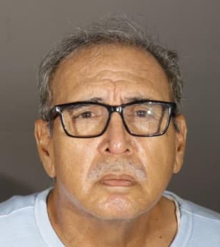Alfred Hernández, 69 años