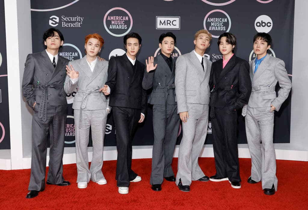LOS ANGELES, CALIFORNIA - NOVEMBER 21: (L-R) V, Suga, Jin, Jungkook, RM, Jimin, and J-Hope of BTS attend the 2021 American Music Awards at Microsoft Theater on November 21, 2021 in Los Angeles, California. (Photo by Amy Sussman/Getty Images)
