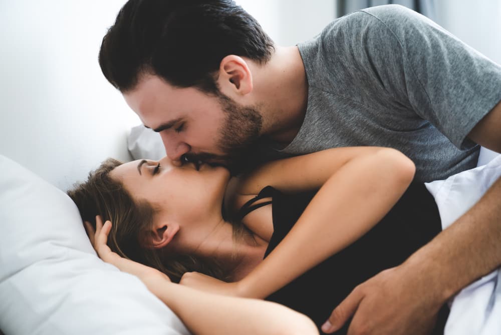 Durante la primera quincena de septiembre todo conspira positivamente hacia ti. Aprovecha esta etapa en que tu regente Venus está directo moviéndose entre dos elementos para intimar y profundizar tu relación. Después del plenilunio del 14 prepárate para lo mejor, las sorpresas abundarán en tu medio social, y en tus relaciones sentimentales.
<br>