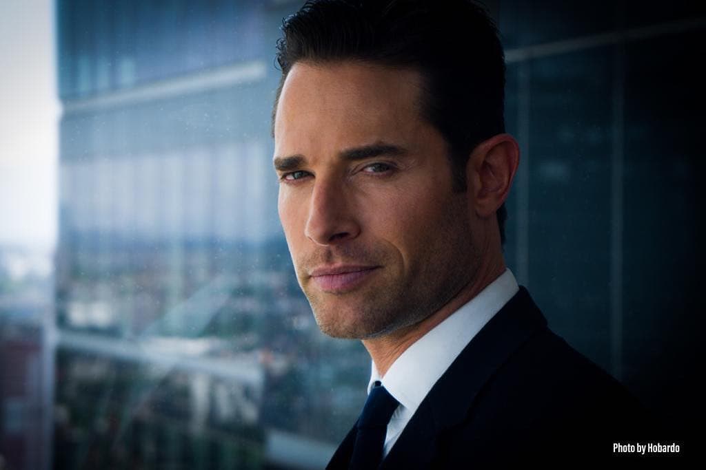 <b><a href="https://www.univision.com/temas/sebastian-rulli" target="_blank">Sebastián Rulli</a></b> es el protagonista de 
<b><a href="https://www.univision.com/shows/el-dragon" target="_blank">El Dragón</a></b>, la serie más importante de la televisión moderna, donde Renata Notni e Irina Baeva estarán en su corazón. Recuerda a las actrices con las que ha compartido créditos en los melodramas y series y síguelo en el gran estreno.