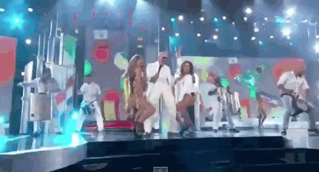 Así baila Pitbull en sus videos y conciertos.