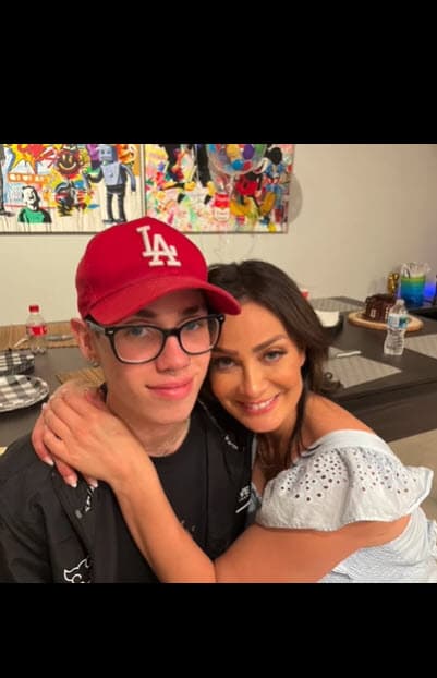 Ryan se parece mucho a su padre, aunque también tiene algunos rasgos de su madre, como el color de sus ojos.