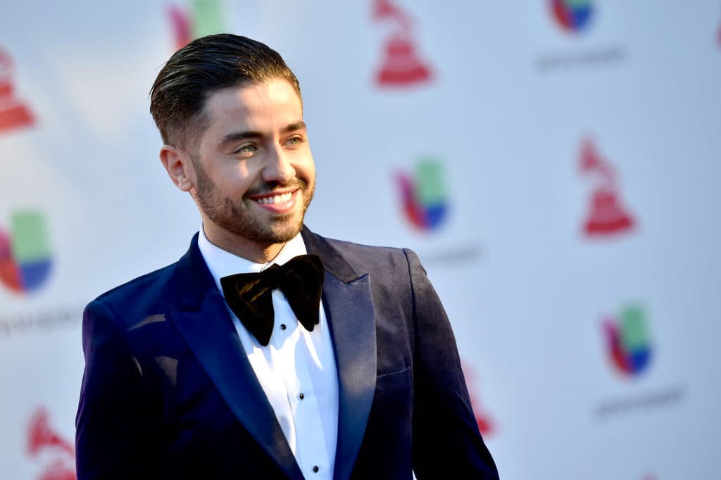 "
<b>Con Borja me la pasé muy bien</b> en la temporada pasada, la verdad que Borja es de esas personas que todo mundo quiere, él es el amigo de todos, dulce, encantador, buen compañero", compartió sobre cómo fue su relación con el presentador de
<b>Noticiero Univision Edición Digital. </b>
<br>