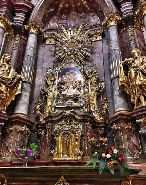 Maity nos compartió una bella imágen de la iglesia Santa María de la Victoria, lugar donde se encuentra el Niño Jesús de Praga.
