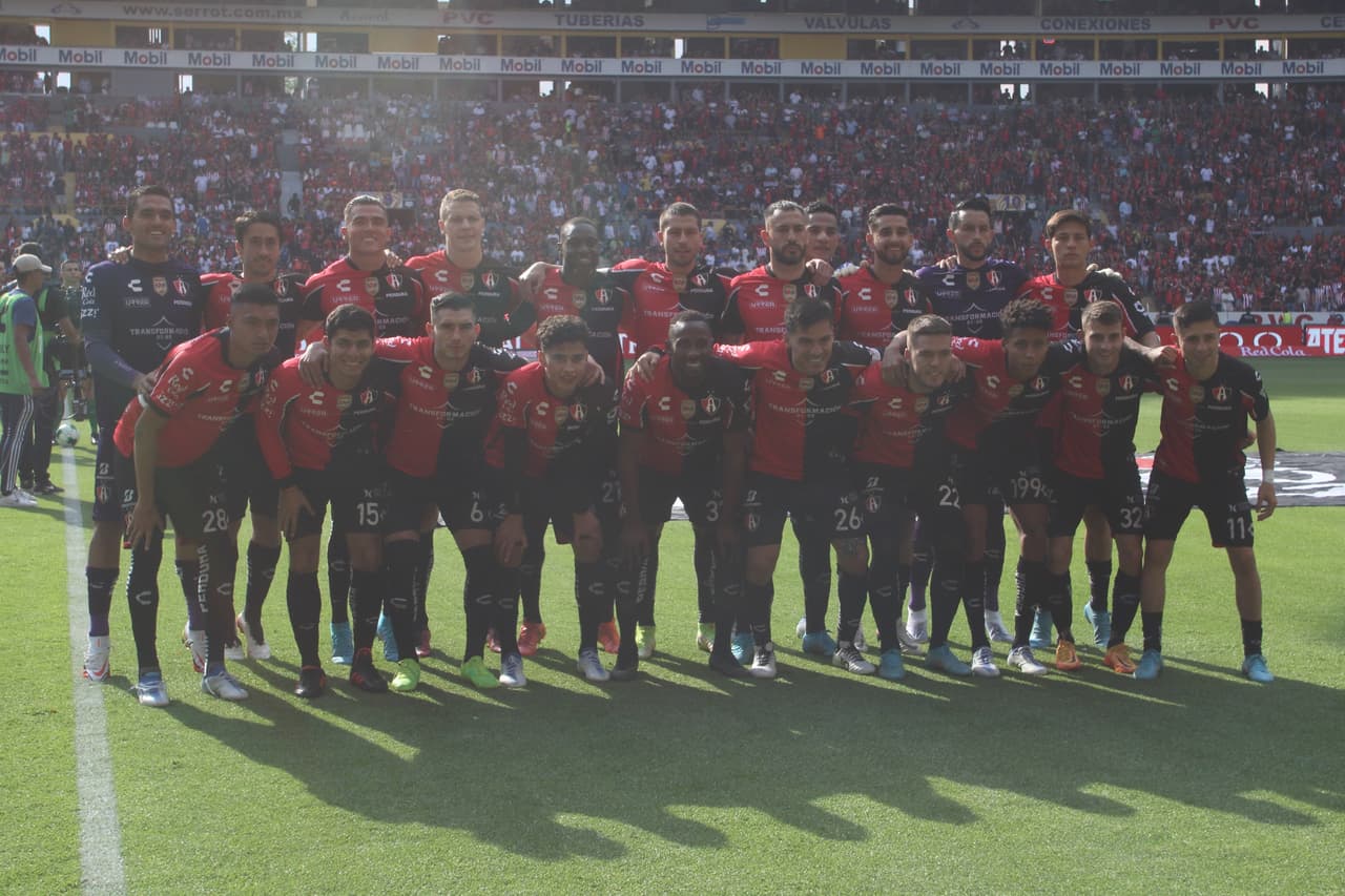 Los rojinegros se tomaron la foto con todos los integrantes del plantel.