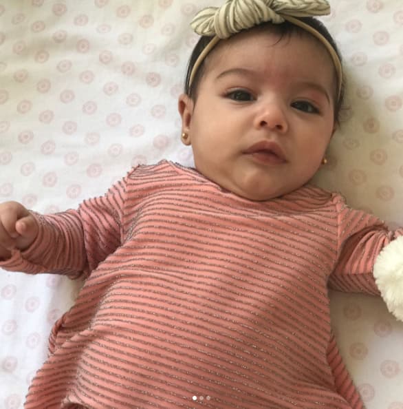 Aunque aún es muy pequeña, Amaia luce muy coqueta en todas sus fotos.