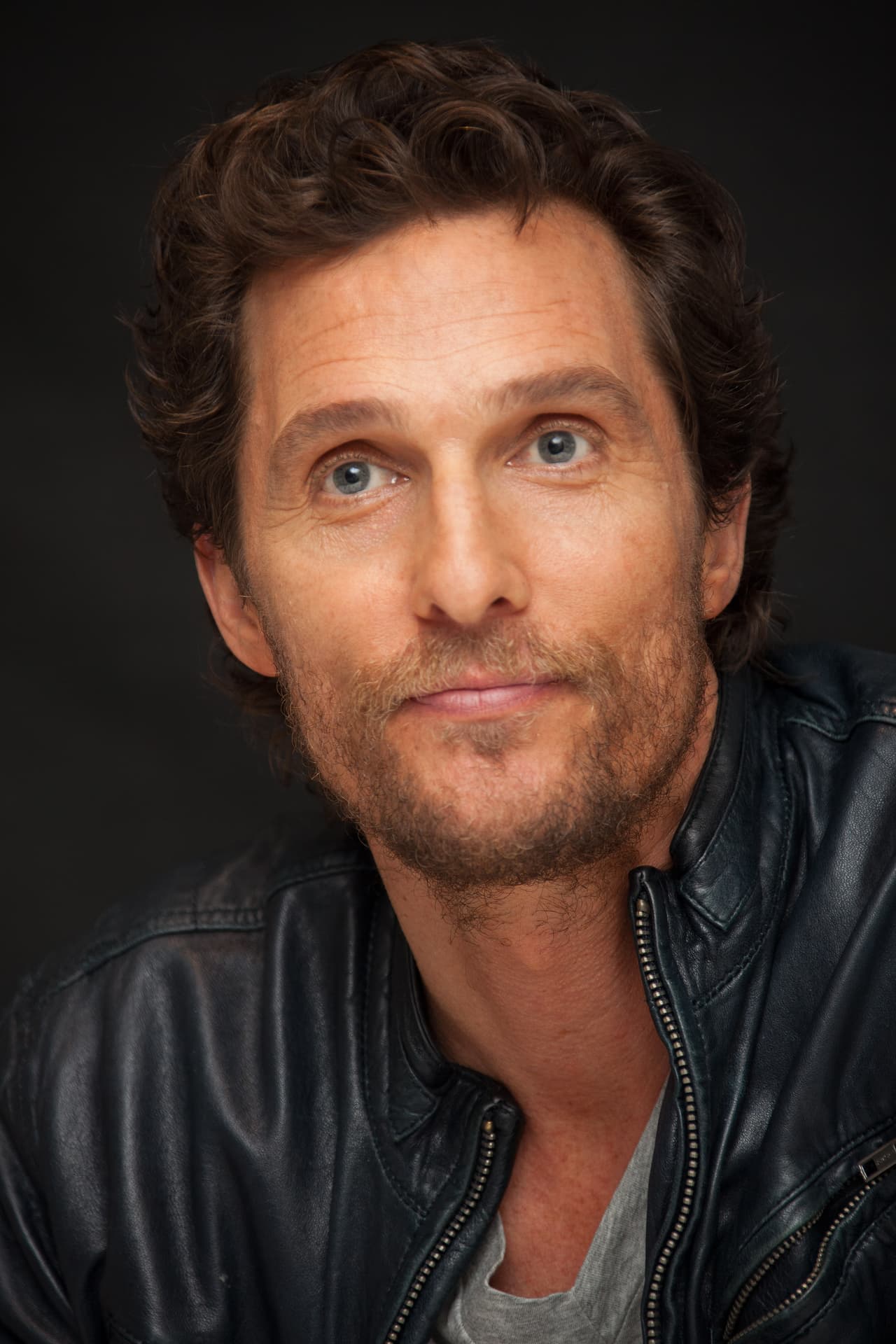 Matthew McConaughey. Padre de tres niños; Livingston,Vida y Levi. Sin duda Matthew es un bombón más cuando sale y le muestra al mundo ese hermoso cuerpo muy bien trabajado. Aunque las mujeres podrán asegurar que no sólo su cuerpo lo hace muy ´hoy ‘también lo hace esa mirada tan apuesta que lanza.