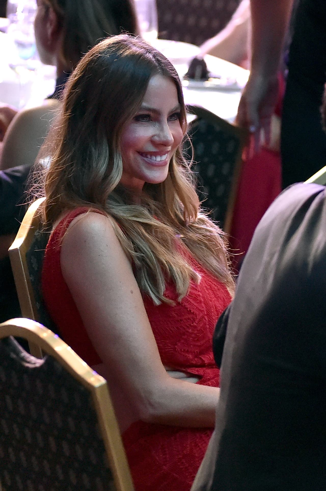 Desde su asiento, muy pendiente a la ceremonia.