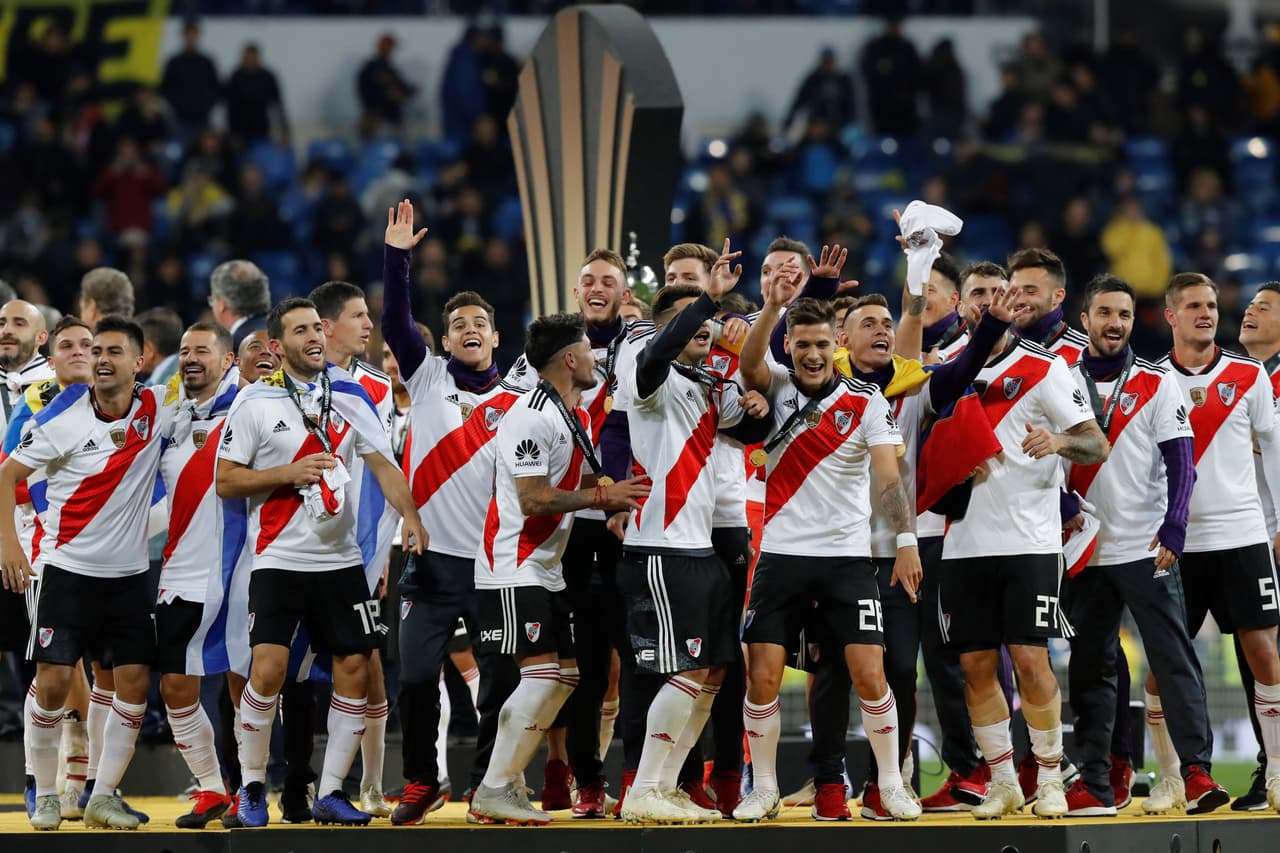 Los jugadores de River Plate celebran la conquista de la Copa Libertadores 2018 luego de ganar la Final disputada en el Estadio Santiago Bernabéu de Madrid.