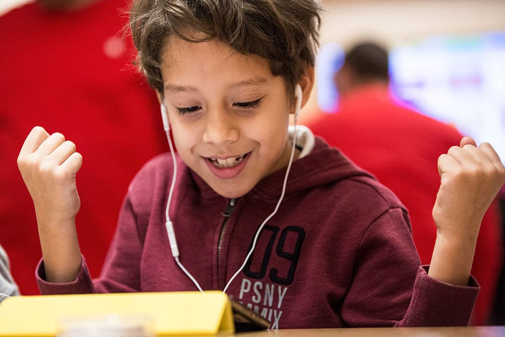 Las calificaciones no necesariamente son la mejor manera de saber cómo le va a tu hijo en el colegio