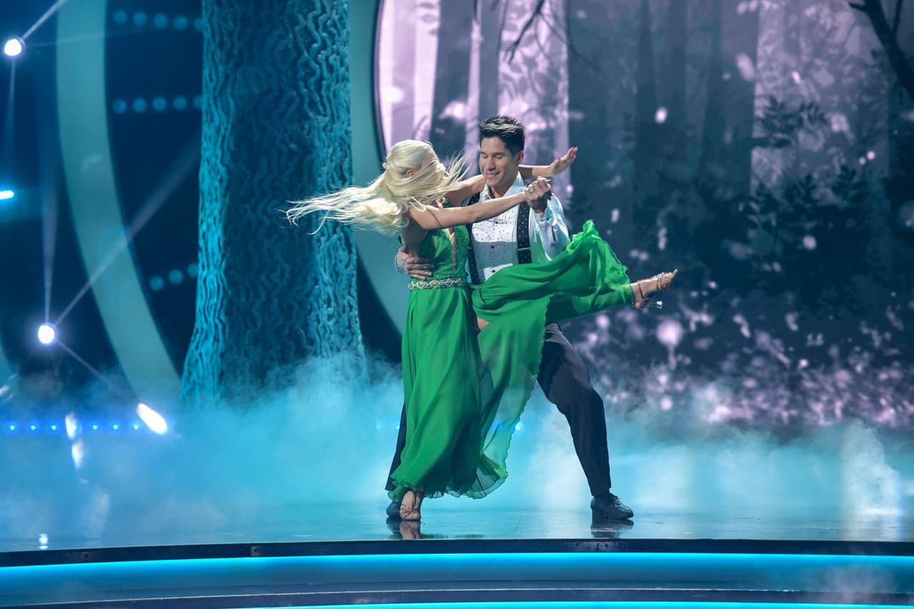 Agregó que bailó de una manera maravillosa pues el vals es un baile difícil y "tú lo hiciste muy bien con tu postura, tus movimientos, y gran trabajo con las subidas y bajadas".