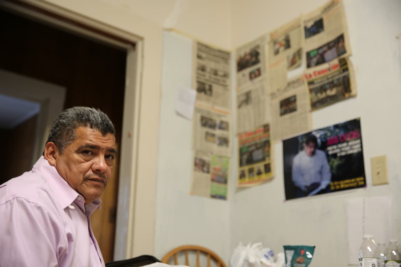 José Chicas asegura que desde hace mucho no es el mismo que fue: "En 2002 me convertí a Cristo y desde entonces ya no soy el José Chicas que era antes". En esa vida anterior, Chicas fue arrestado cuatro veces: dos veces por conducir bajo los efectos del alcohol y dos veces por denuncias de violencia doméstica. Además, pesa sobre él una orden de deportación desde que entró a Estados Unidos sin visa.