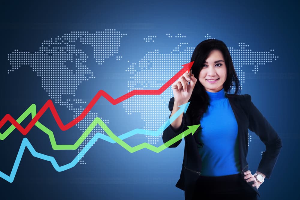 La economía no parece sufrir mucho los primeros meses del año, pero después del tránsito retrógrado de Saturno en Capricornio en mayo pueden presentarse 
<b>serios problemas asociados al comercio internacional</b>, las tarifas y los movimientos comerciales internos, sobre todo el balance de pago con China.