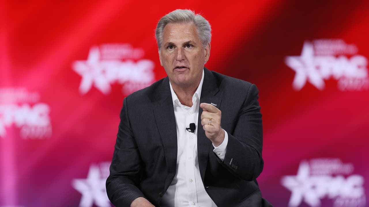 Kevin McCarthy acusa a Nancy Pelosi de querer convertir el Capitolio en una fortaleza
