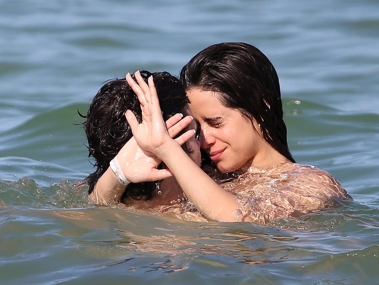 "No hemos estado saliendo durante tanto tiempo. Hemos estado saliendo oficialmente 
<b>desde el 4 de julio</b>", admitió.
<br>