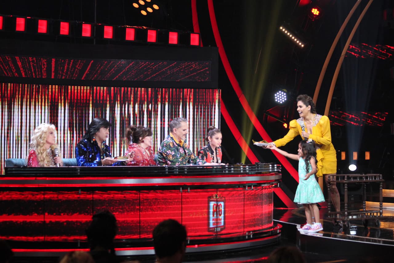 Sus planes no salieron como esperaba: "Porque cuando veníamos de regreso a la Ciudad de México hizo mucho calor y se hechó a perder, pero traía para darle a todo el hermoso público y a los jueces", dijo la niña.