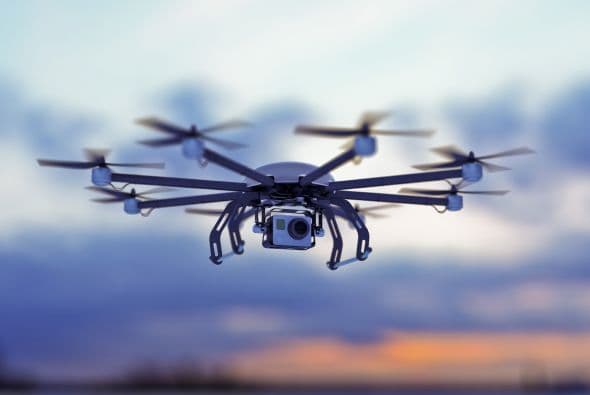 Detenido por volar un dron cerca de helicóptero de la policía