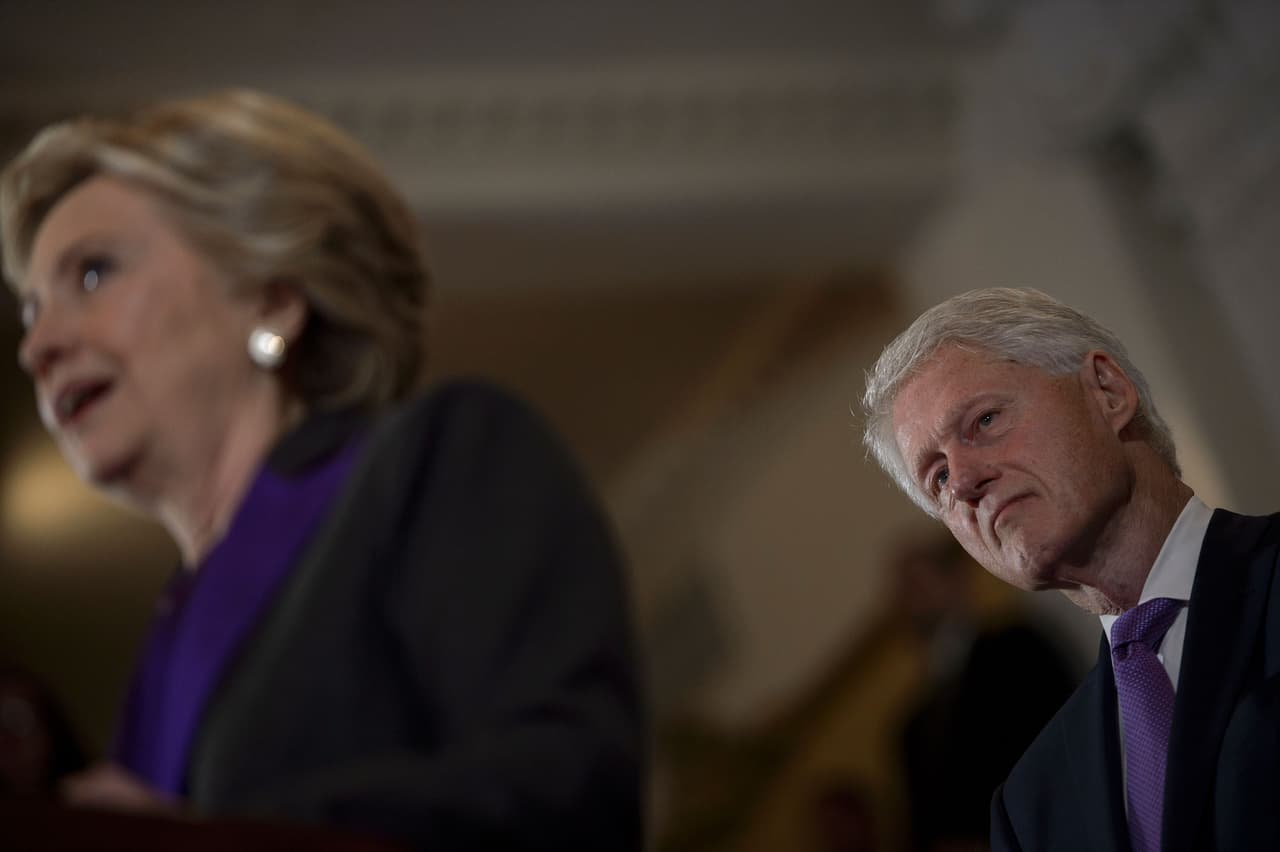 Bill Clinton asegura que el jefe del FBI provocó la derrota de su esposa