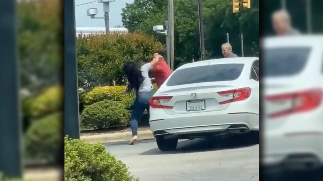 Pelea en una gasolinera deja dos arrestados en Carolina del Norte 