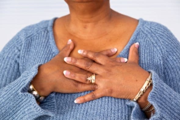 Es bien conocido que determinados alimentos pueden contribuir a padecer varias enfermedades, entre ellas las cardíacas. Y aunque puede ser difícil cambiar los malos hábitos alimenticios, no es imposible, siempre y cuando te lo propongas.