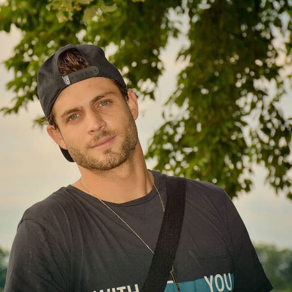 7. Su primer melodrama fue "El color de la pasión", consiguió el papel en un casting improvisado en la oficina de Roberto Gómez Fernández.