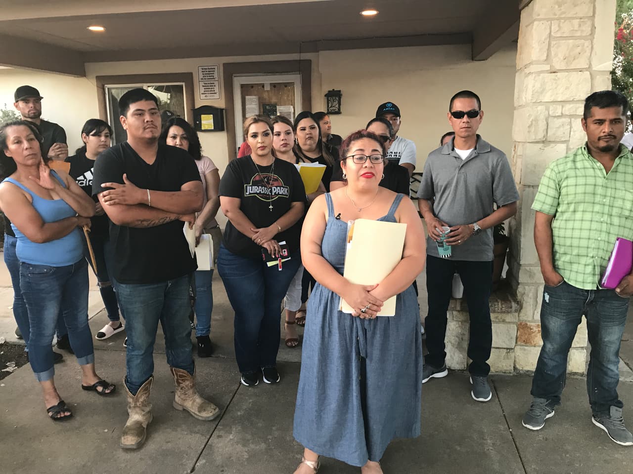 Llomara Garay, una de las denunciantes, relató que perdió cerca de 4,500 dólares y que nadie le responde por ello.
<br>