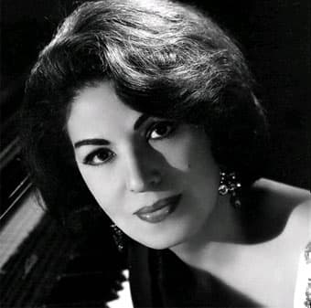 <b>Consuelo Velázquez</b> falleció el 22 de enero del 2005 cuando tenía 88 años. El Palacio de Bellas Artes abrió sus puertas para homenajear a una de las más grande pianista y compositora que M´éxico vio nacer. ¡Bésame, bésame mucho Consuelito!