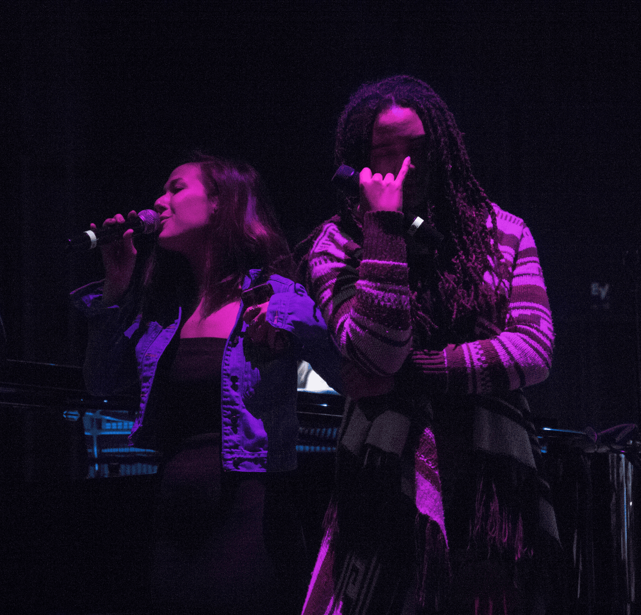 Nella Rojas (I) y Tonina Saputo (D) abrieron las pruebas de sonido previas al show.