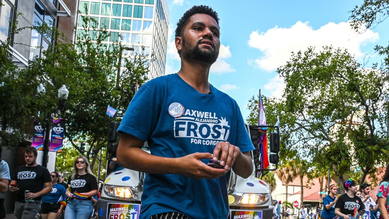 <b>En video:</b> Maxwell Frost es un afrocubano que derrotó previamente a nueve candidatos demócratas para llegar a la boleta electoral.