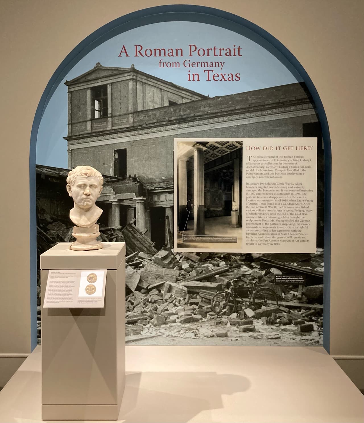 Como parte del acuerdo para devolver la escultura a su lugar legítimo en Alemania, la Administración de Palacios Estatales de Baviera acordó que la obra se exhibiría en el Museo de Arte de San Antonio (SAMA) para involucrar al público con su historia.