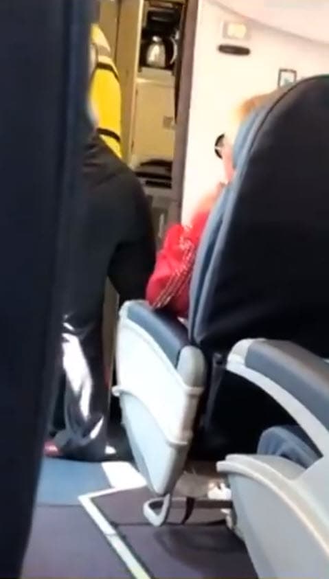 Las cámaras de El Gordo y La Flaca se dieron a la tarea de buscarla para preguntarle su versión y confirmó que había tenido un incidente en el avión.