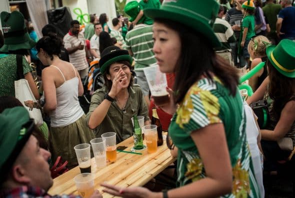 Los 436 soldados irlandeses desplegados en 15 países del mundo conmemoraron por su parte el día nacional con almuerzos del recuerdo, entrega de tréboles y eventos de caridad.