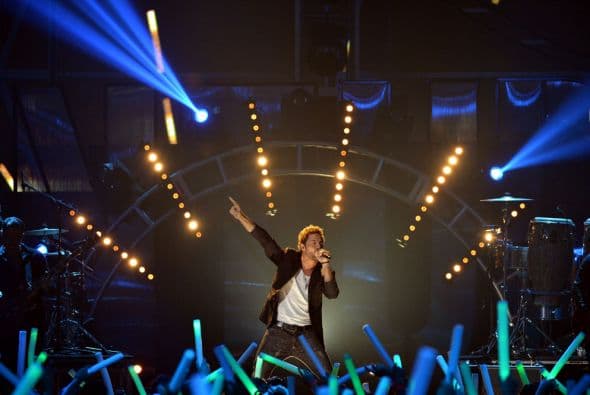 El cantante está estrenando nuevo 'look' que lo hace lucir más galán.