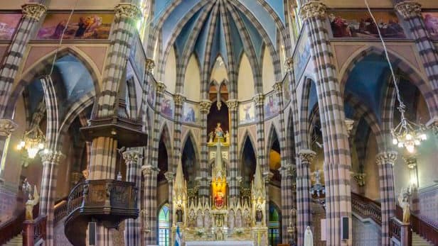 Este fotógrafo recorre Latinoamérica capturando sus iglesias como pocos