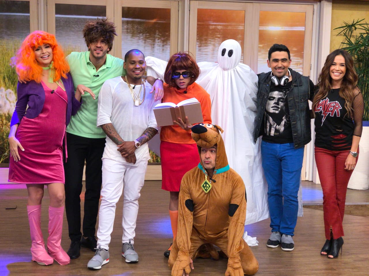 Todos estaban felices con la visita del creador de este tema que ha puesto a todos a bailar.