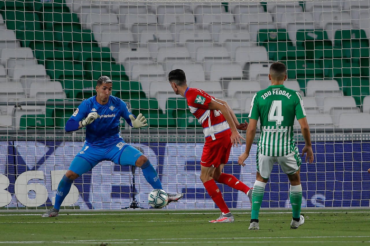 Carlos Fernández de Grenada hizo el primer gol del juego al minuto 29.