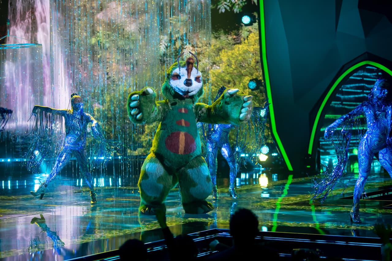 Perezoso puso a bailar a todos con el tema ‘A la Antigüita’. Los 'investigadores' señalaron que Espinoza Paz, Alex Fernández, Jaime Camil o Erik Rubín podrían ser las celebridades detrás de Perezoso.