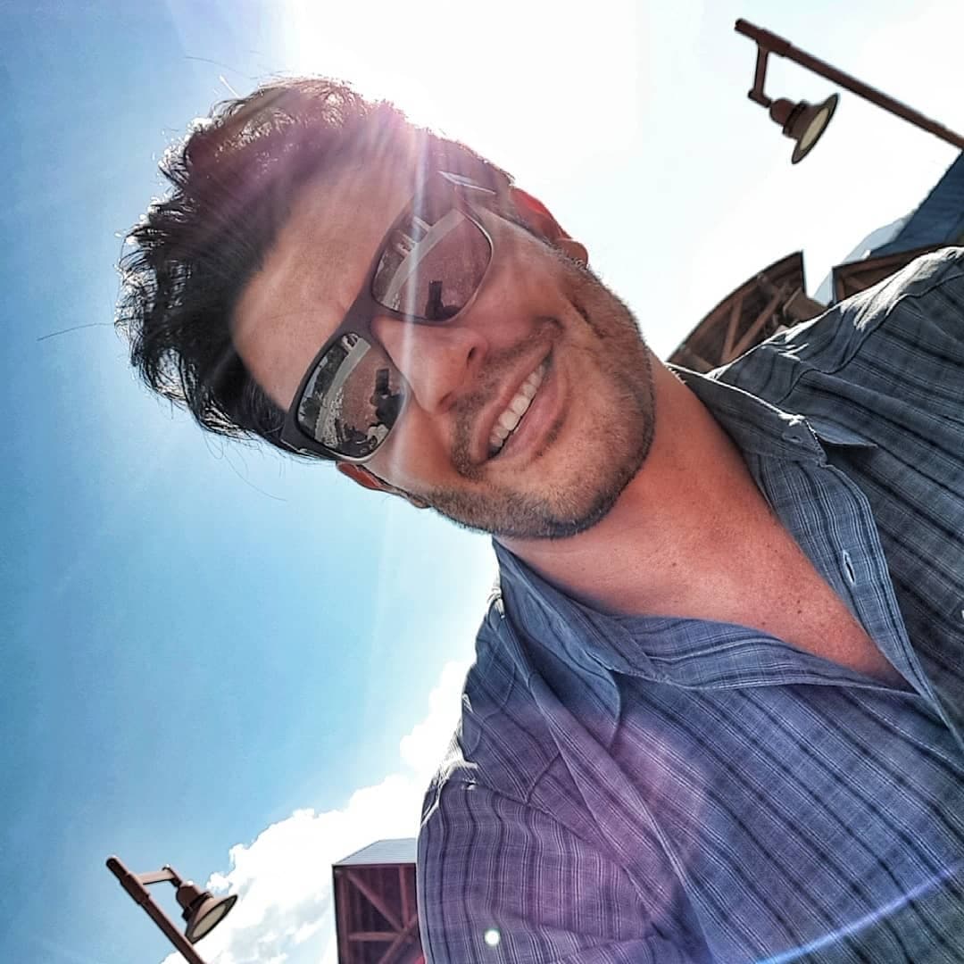 Sobre las comparaciones que ha tenido esta nueva versión con la de hace 21 años protagonizada por Fernando Colunga y Gaby Spanic, Andrés Palacios comentó al programa Hoy: “Siempre es diferente cuando se interpreta por distintos actores, entonces claro que el tema que sea un escenario político, que sea como un thriller pues lo cambia”.