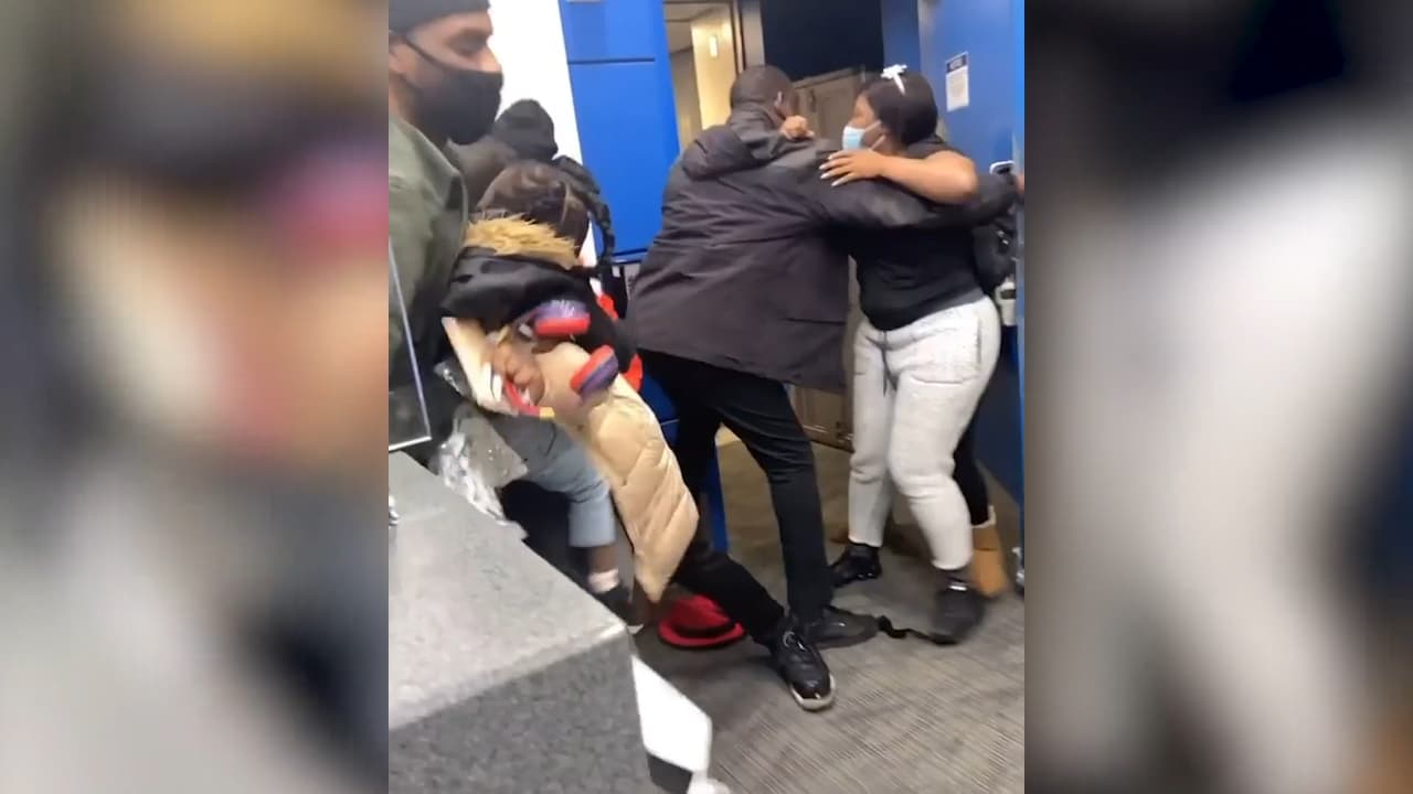 Pelea por el equipaje dejó dos empleados de Spirit Airlines heridos y dos pasajeros arrestados