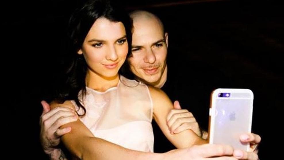 Hace un año, Henry ofreció una fiesta de quinceañera para su hija Maya, en la que el personaje invitado fue Pitbull.