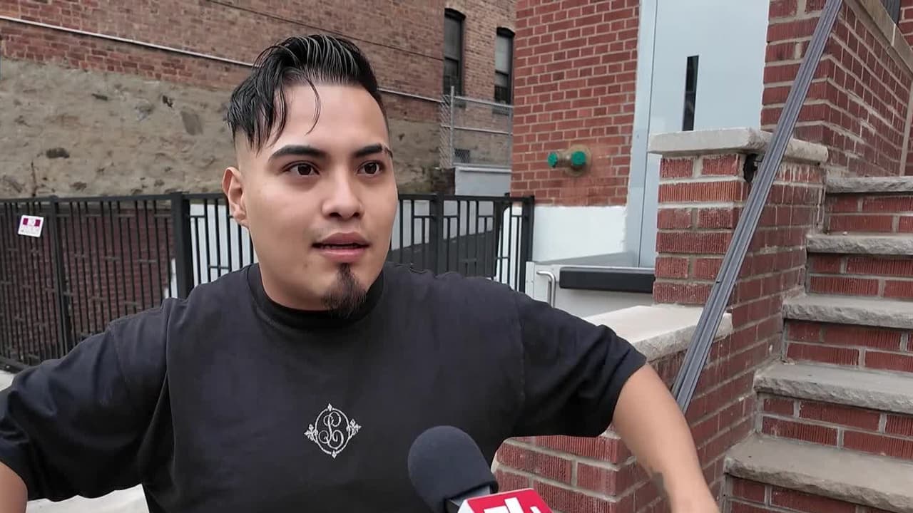 "Se estaba desangrando": hispano cuenta cómo ayudó al agente de NYPD apuñalado en El Bronx
