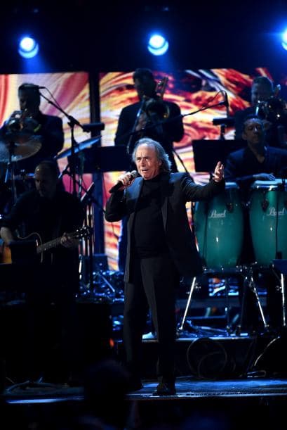 Y claro, deleitó al público con el tema 'Mediterráneo'.