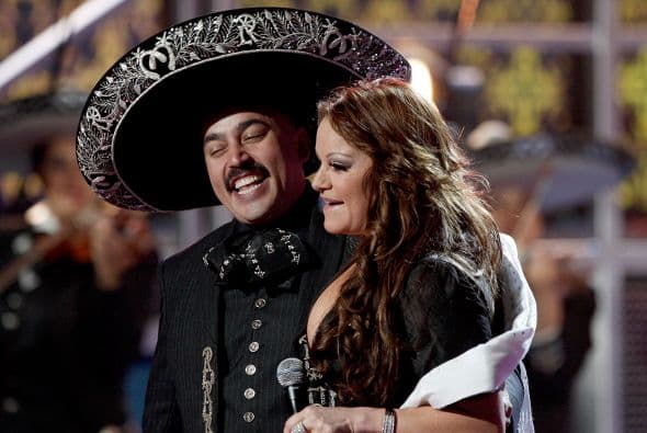 También sus hijos Jenni, Lupillo y Juan han figurado en la música gracias a la dirección de don Pedro.