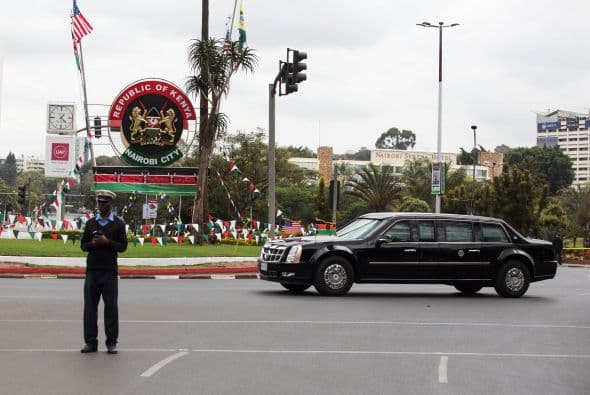 Bloques de seguridad en la carretera para el paso del presidente de EEUU.