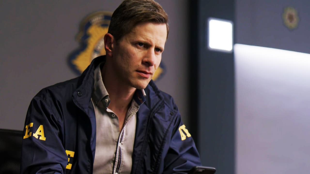 Los agentes de la DEA escucharon sorprendidos la información.