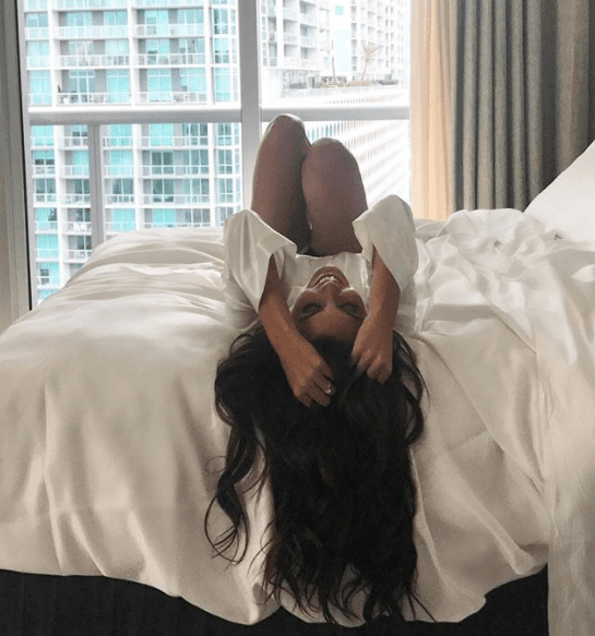 Elizabeth Gutiérrez es empresaria, modelo y actriz nacida en Los Ángeles, California, de ascendencia mexicana.