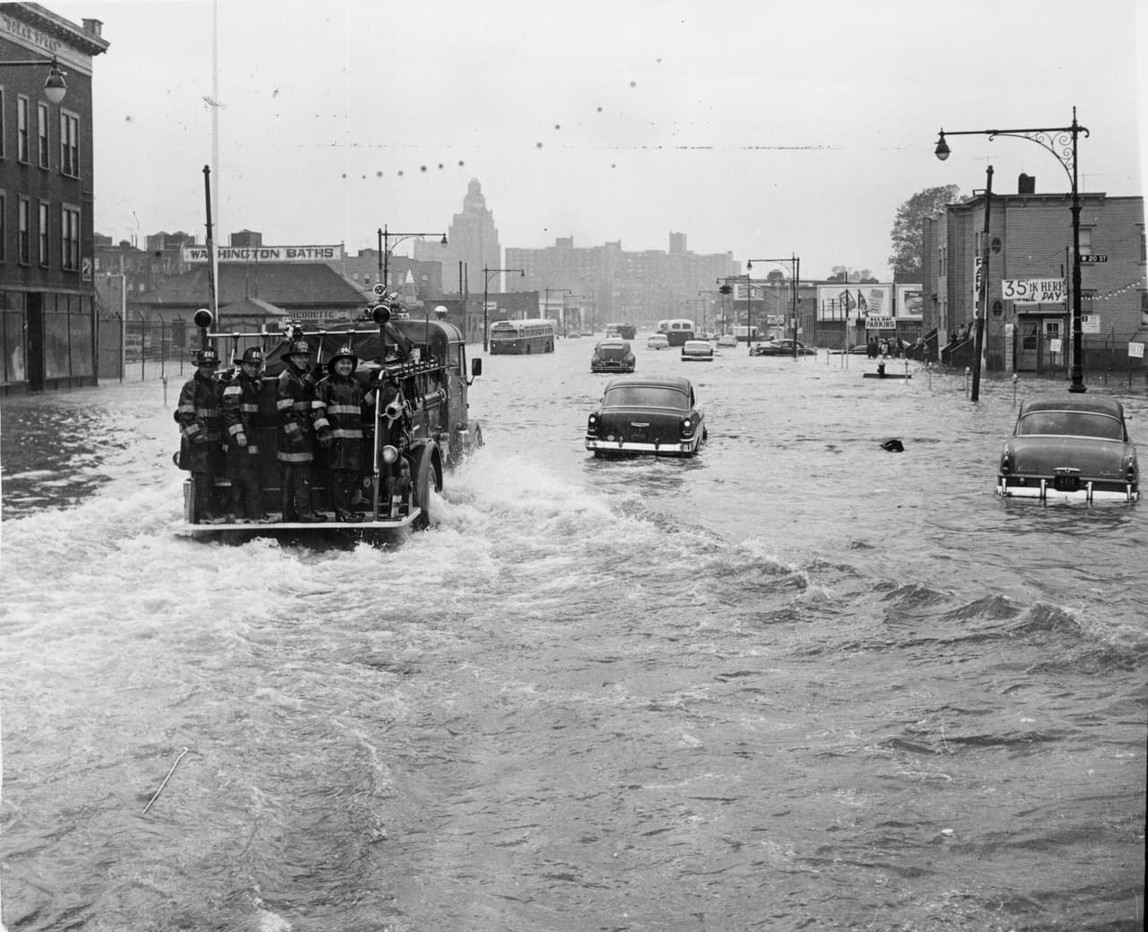 <h3 class="cms-H3-H3">15. Huracán Donna (septiembre de 1960)</h3>
<br>
<br>🌀 
<b>Presión mínima en milibares:</b> 930
<br>
<br>🌀 
<b>Velocidad máxima de vientos al tocar tierra: </b>125 mph (201 kph).
<br>
<br>🌀 
<b>Velocidad máxima de vientos registrada: </b>125 mph (201 kph).
<br>
<br>🌀 
<b>Áreas afectadas: </b>Puerto Rico, Bahamas, Islas Leeward, Nueva Inglaterra y Florida.
<br>