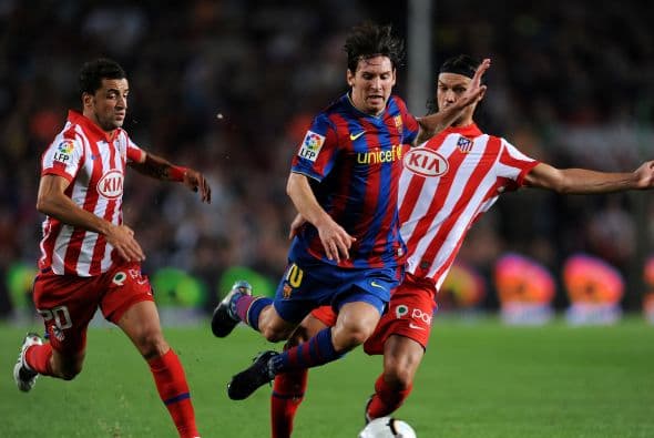 Aunque no todo ha sido alegrías y buenos momentos, Messi vivió momentos de sufrimiento y preocupación tras una barrida de Ujfalusi en un partido ante el Atlético de Madrid, ésta entrada lo alejaría unas jornadas de las canchas.