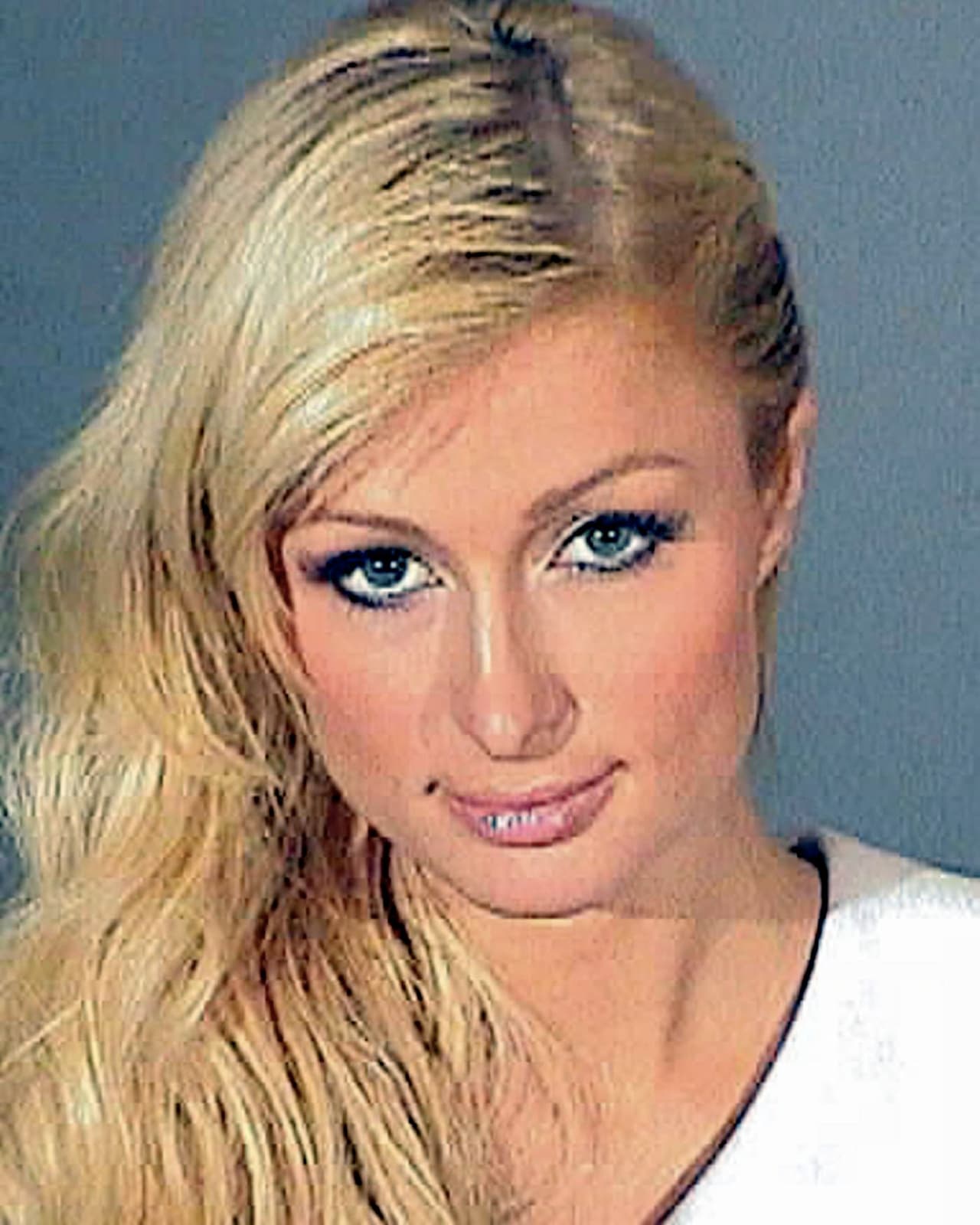 En julio de 2007 Paris Hilton pisó la cárcel. La millonaria fue arrestada en septiembre de 2013 por conducir ebria, y en enero, tras un proceso judicial, fue sentenciada a tres años de libertad condicional y se le suspendió la licencia de manejo.